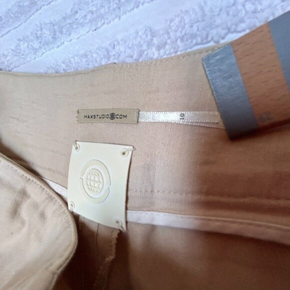Max Studio Women's Mid-Rise Khaki Capri Pants Size 10 Lightweight Linen Blend - Picture 3 of 9